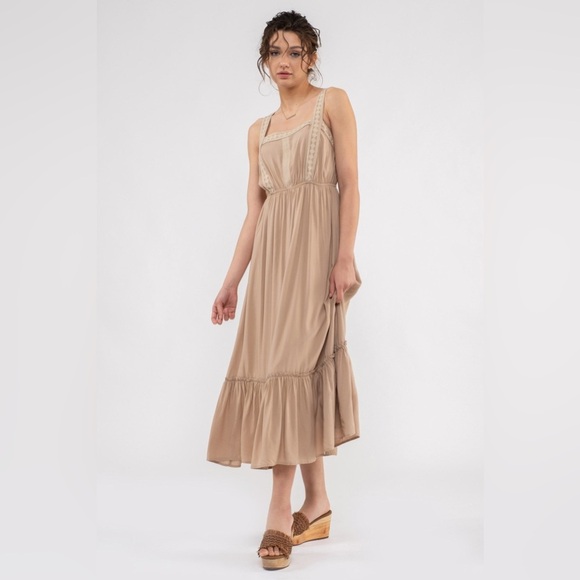 Pinkblush embroidered midi dress nwot - Picture 1 of 4